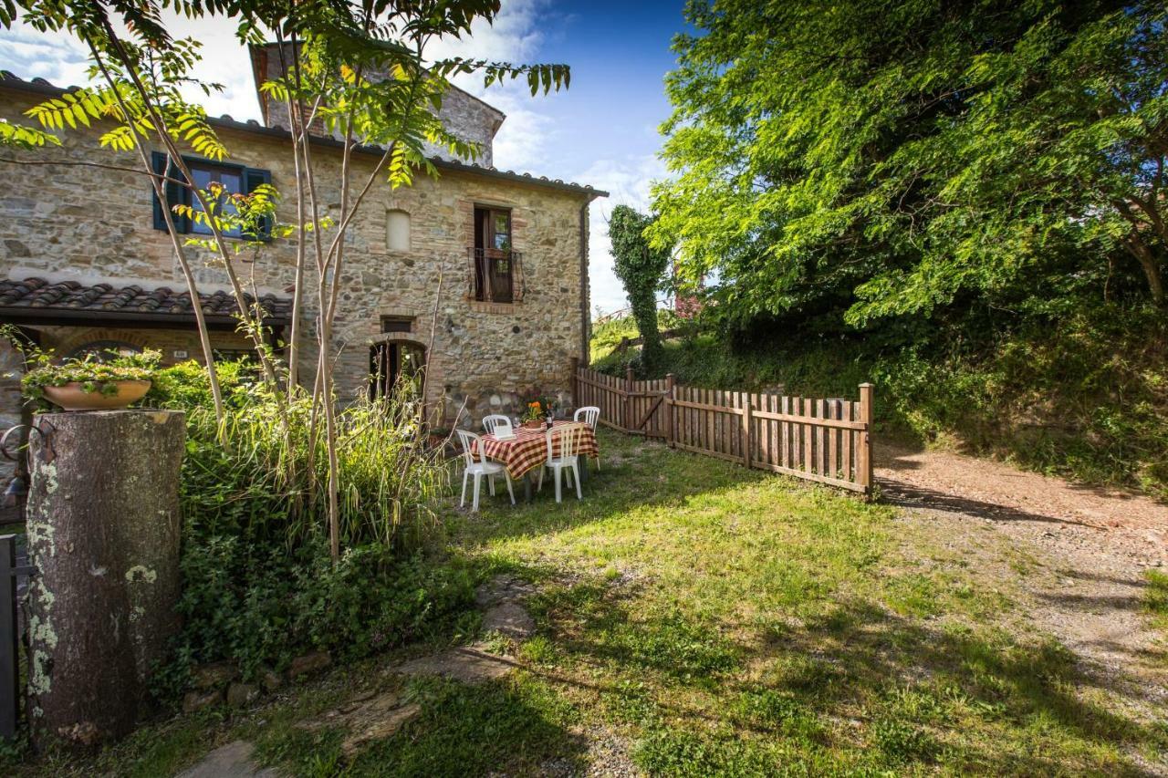 Rustico In Pietra Villa Chianni Luaran gambar