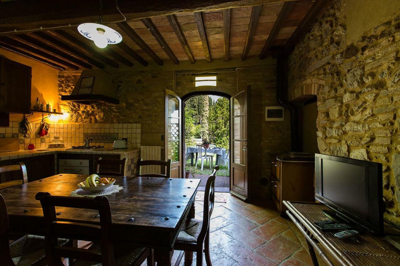 Rustico In Pietra Villa Chianni Luaran gambar